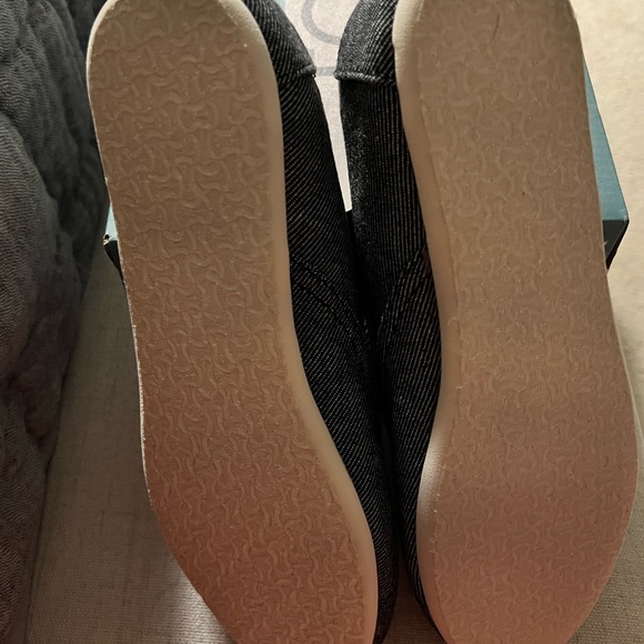 NWT TOMS Redondo Black Twill Chambray slip on shoes - Picture 3 of 6